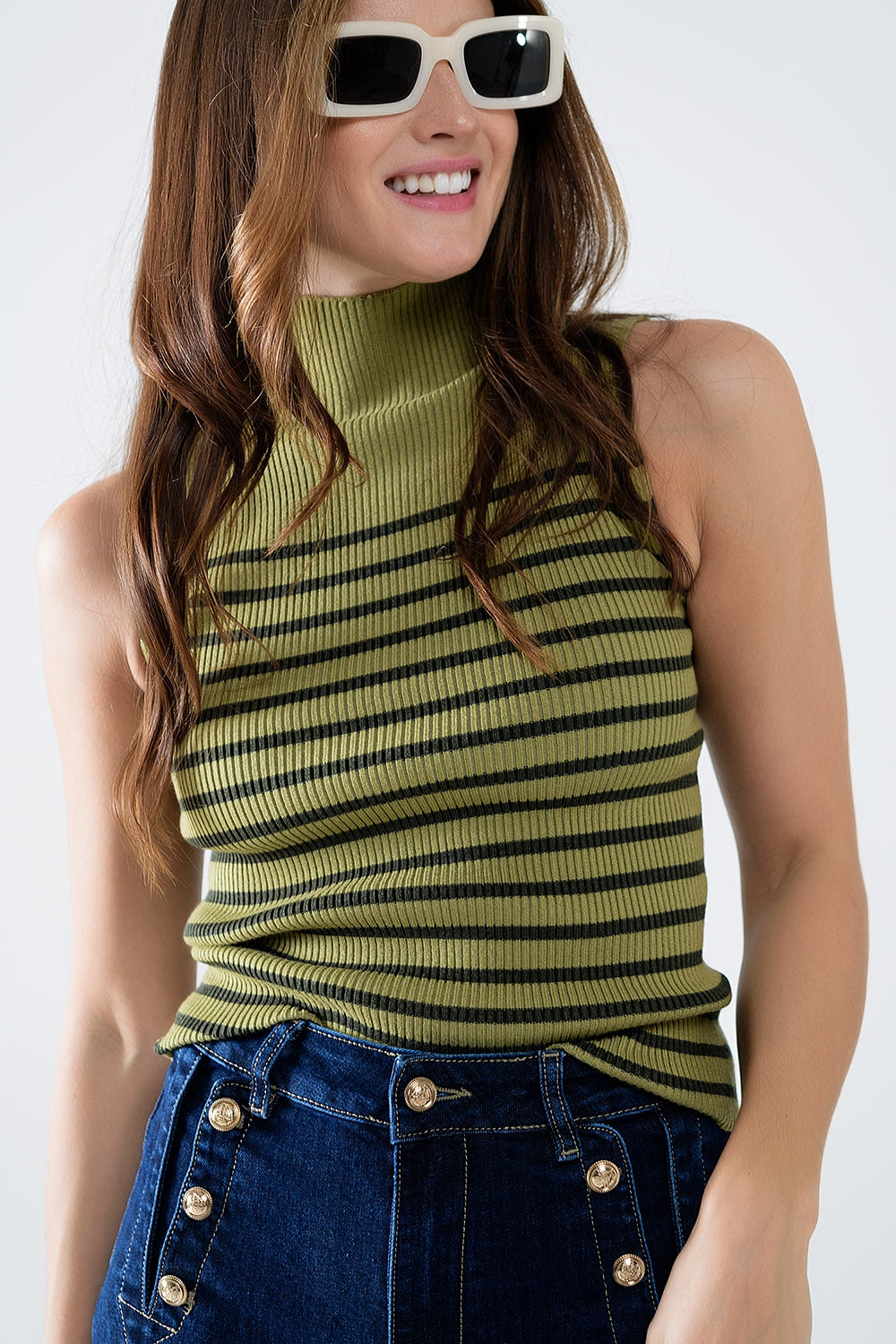 Q2 Maglione a righe con tartaruga verde oliva