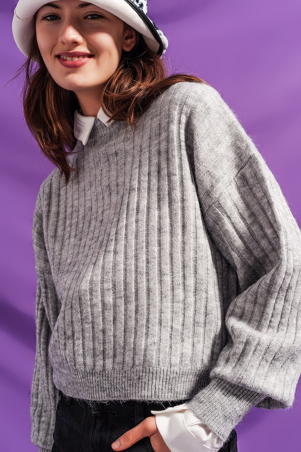 Maglione a righe grigio a coste