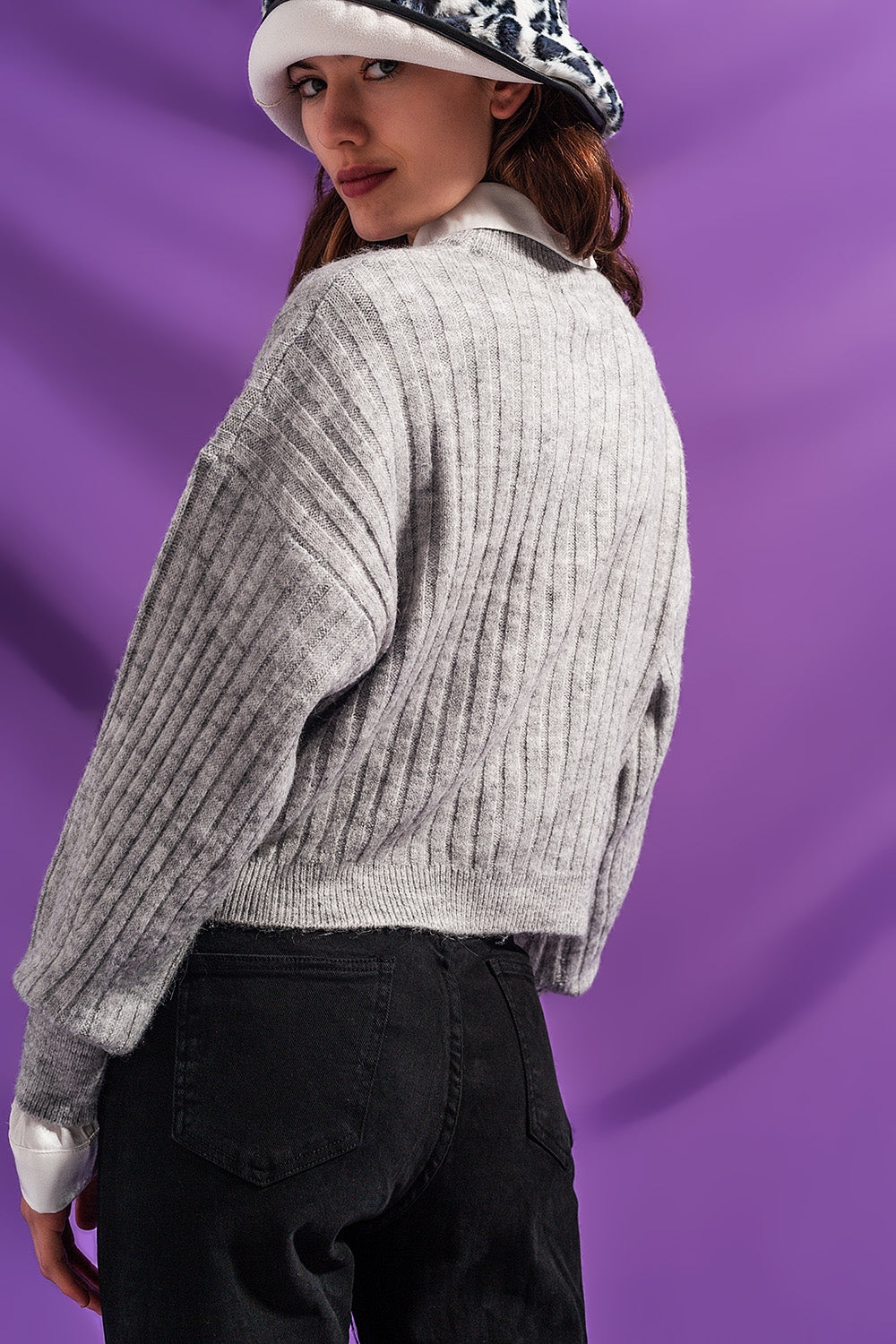 Maglione a righe grigio a coste