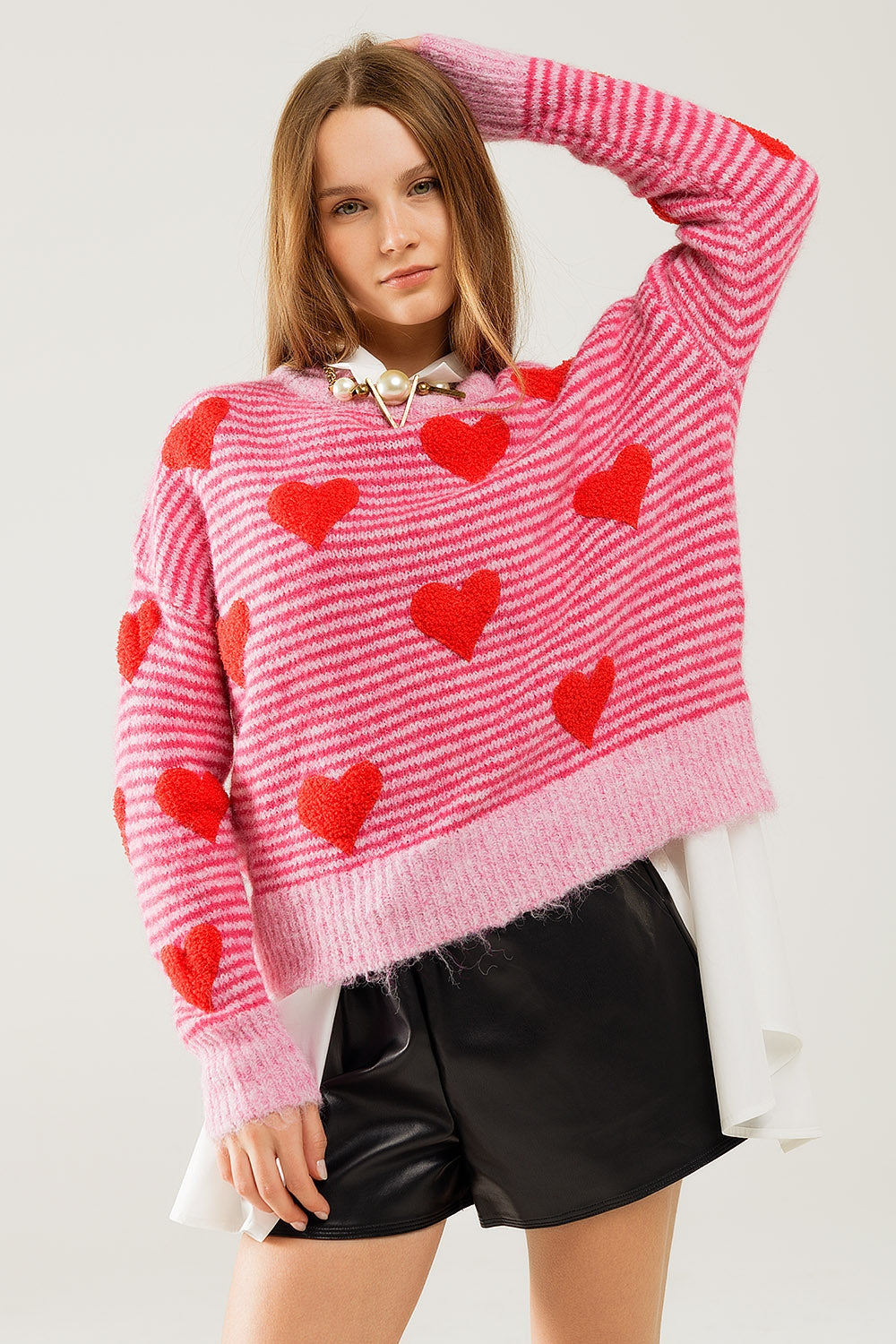 Q2 Maglione a righe rosa con cuori di colore rosso