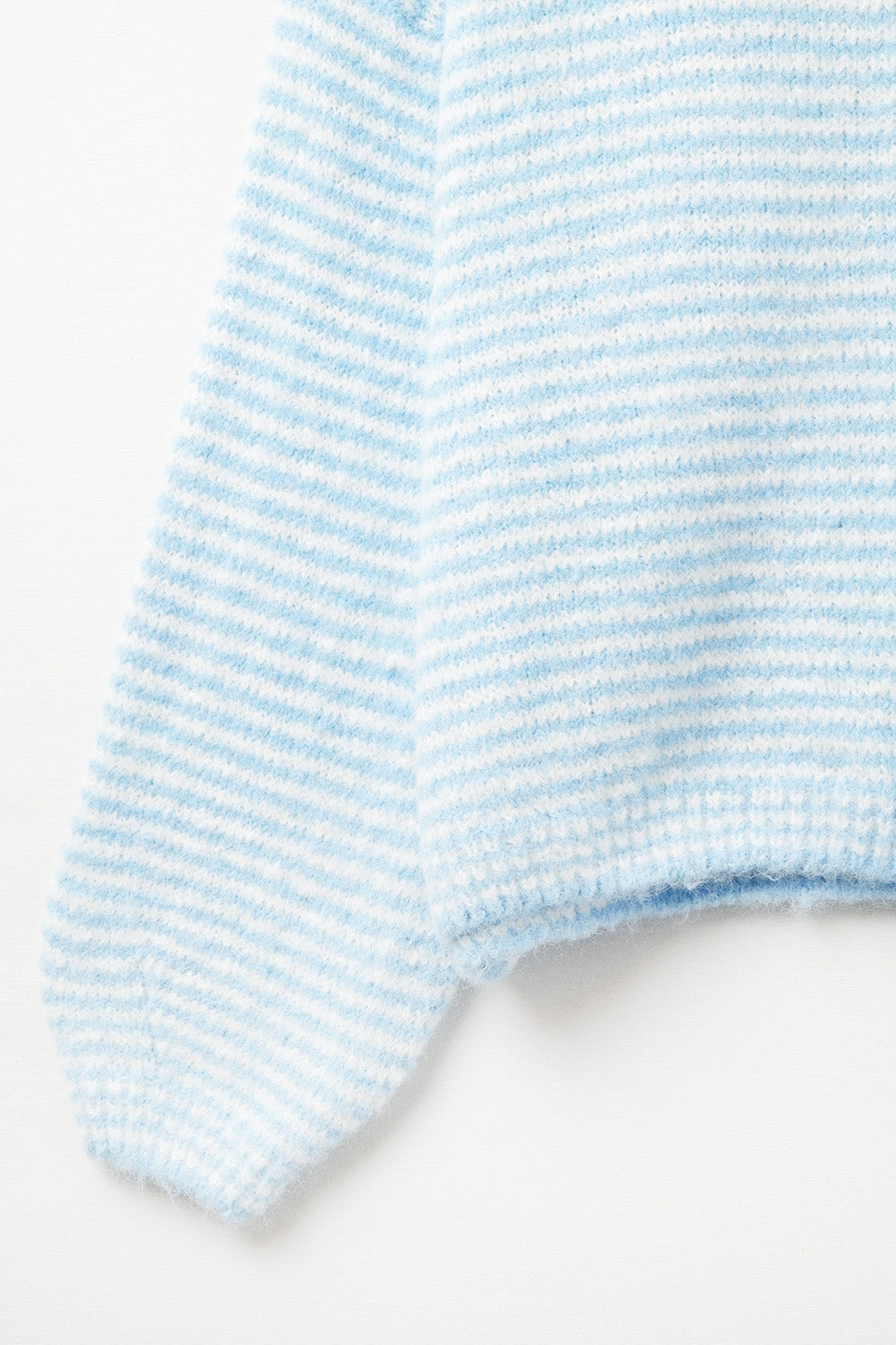 Maglione a righe soffice in azzurro