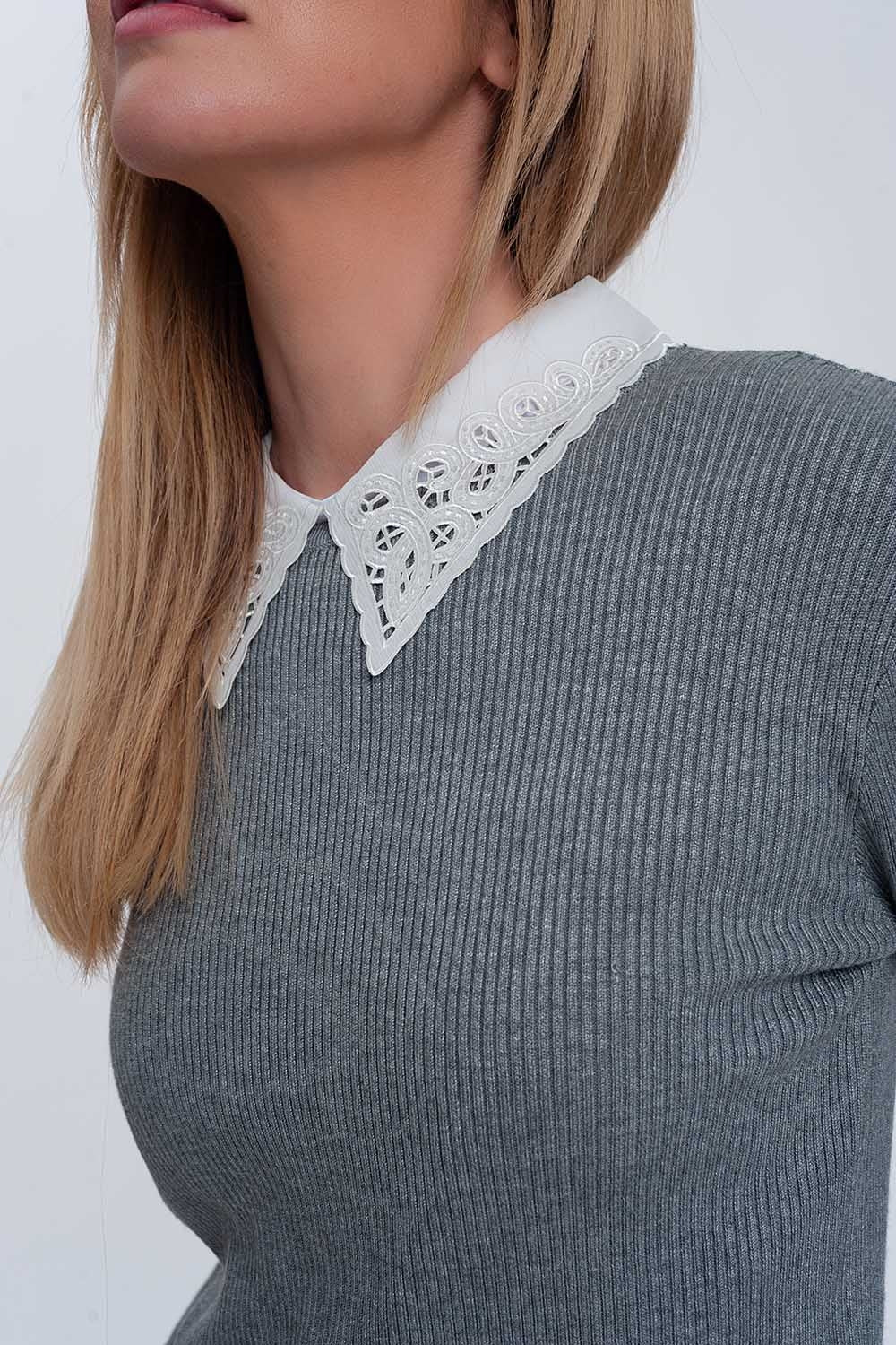 Maglione aderente a coste grigie
