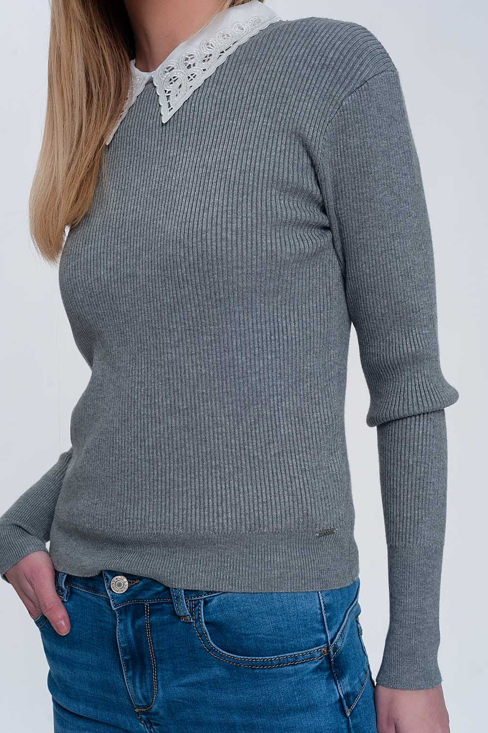 Maglione aderente a coste grigie