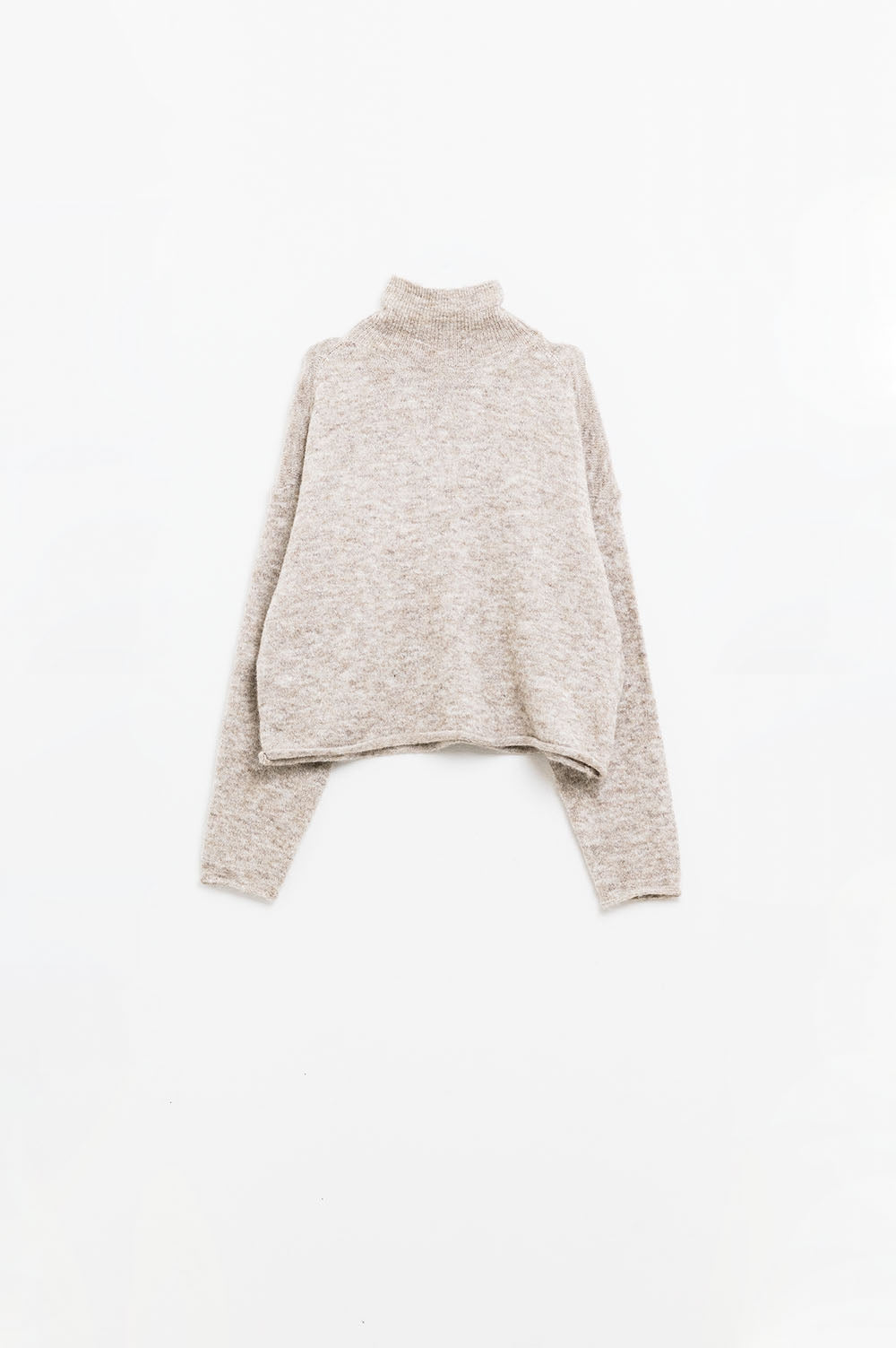 Maglione beige a collo alto e soffice dal taglio rilassato