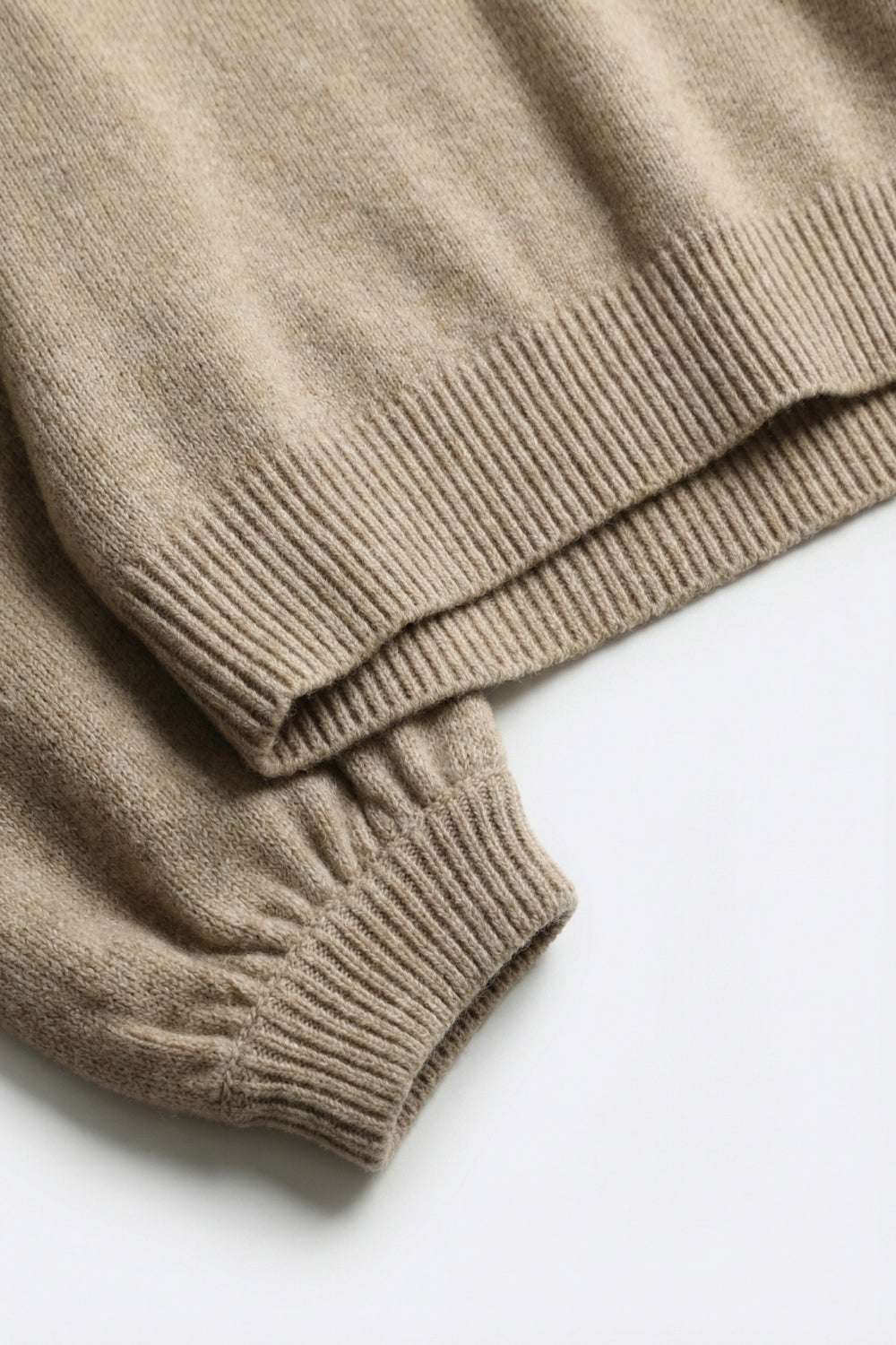 Maglione beige a maglia grossa con maniche a palloncino