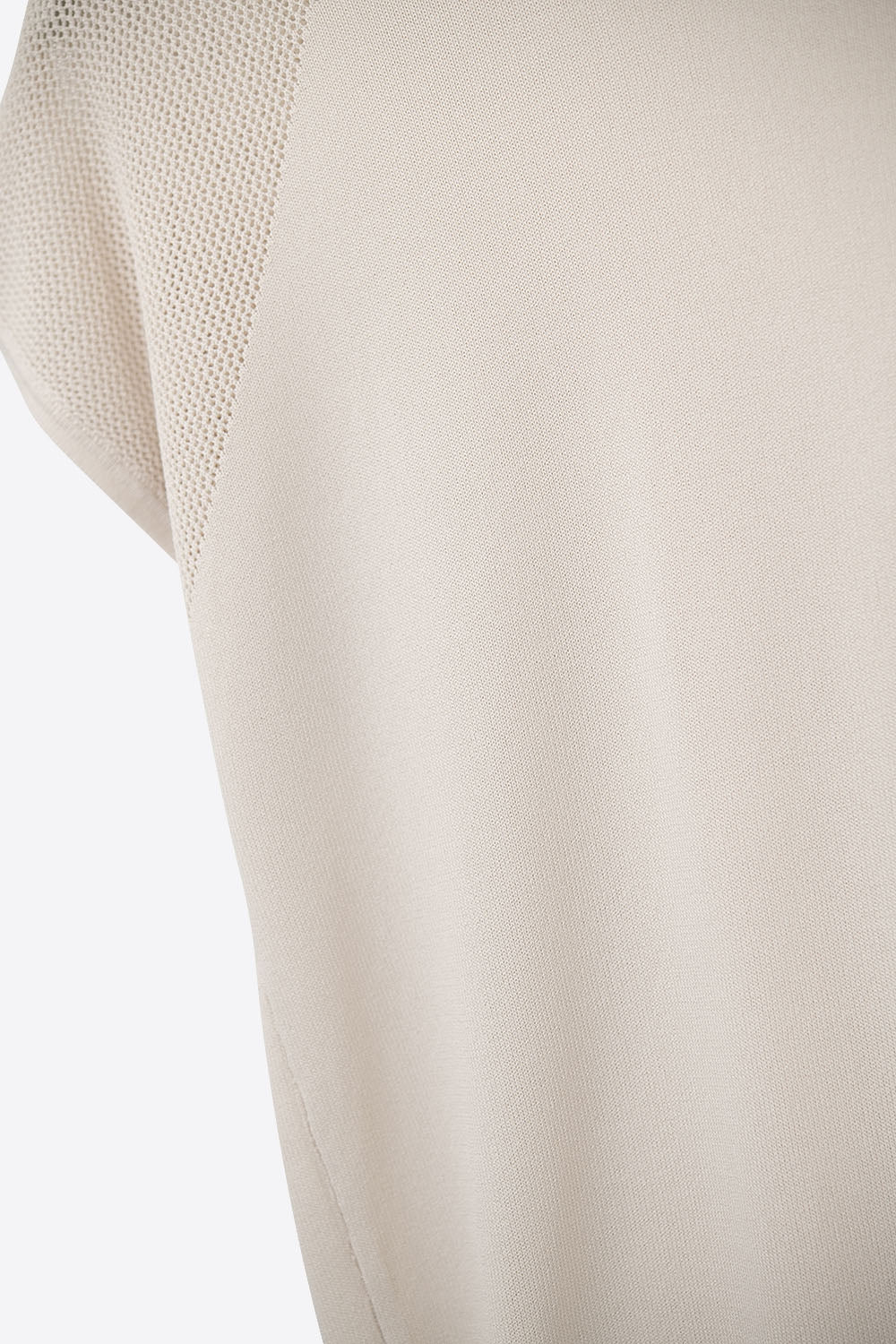 Maglione beige a maniche corte con maglia sulla spalla