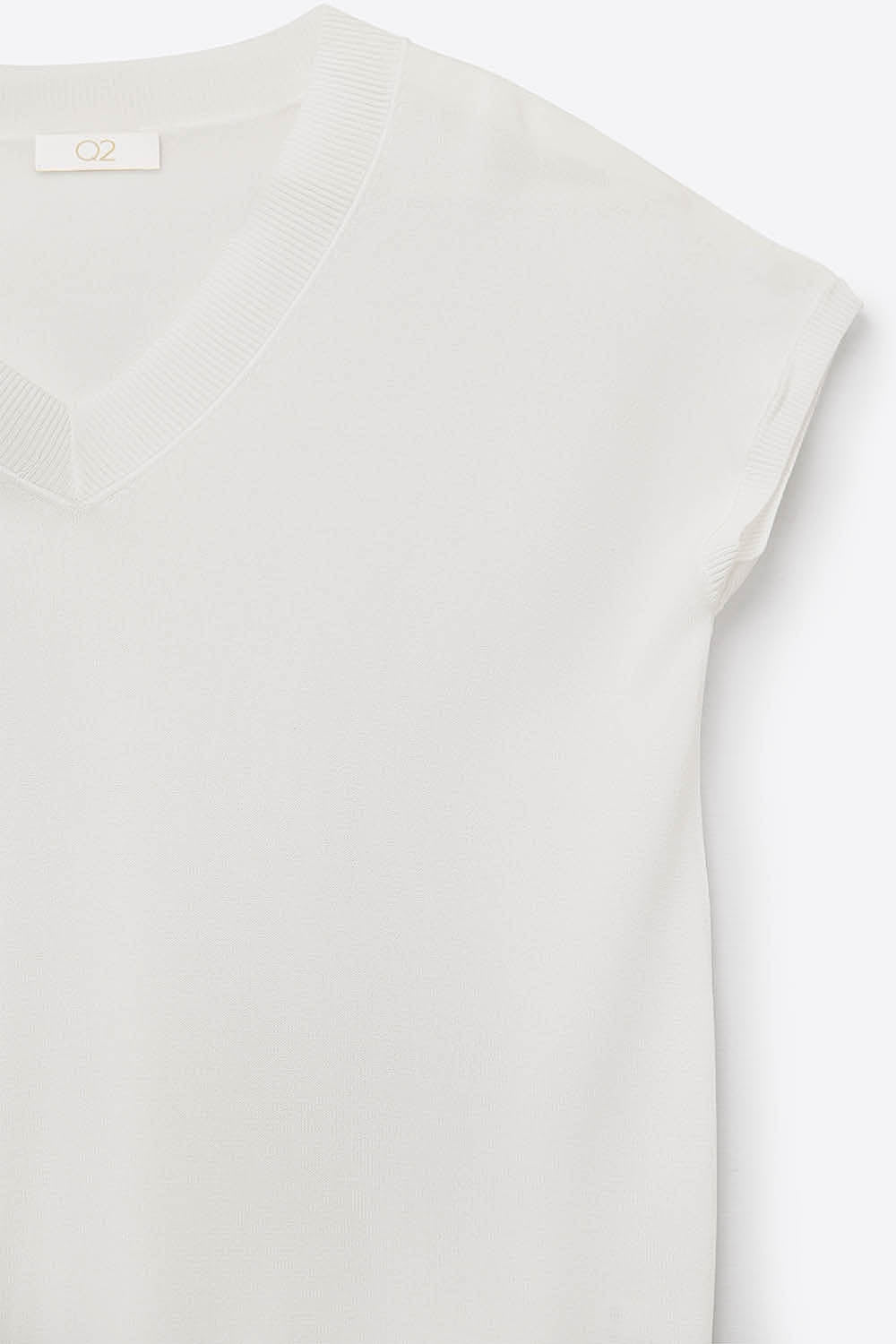 Maglione bianco in maglia leggera con scollo a V e maniche corte