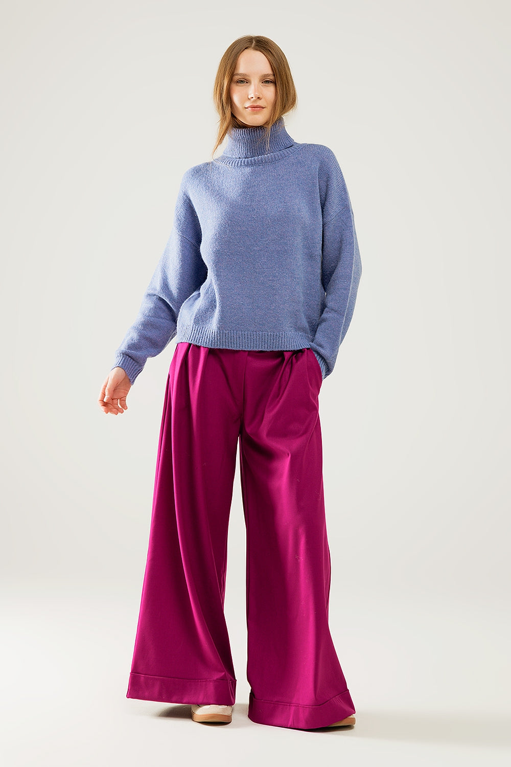 Maglione blu con maniche scese