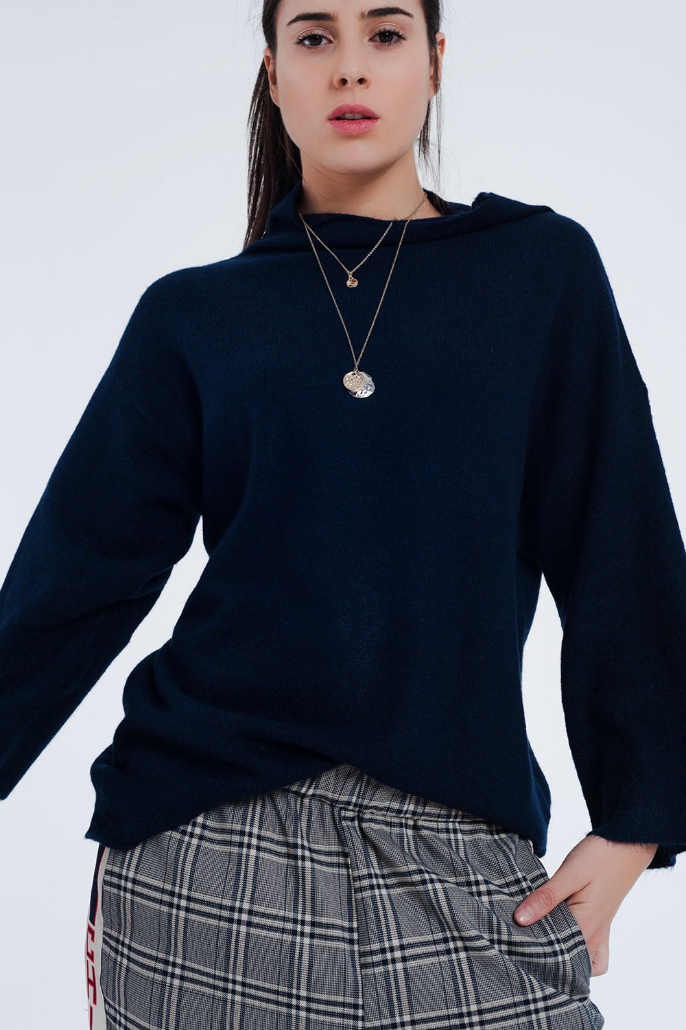 Q2 Maglione blu con scollo ad anello