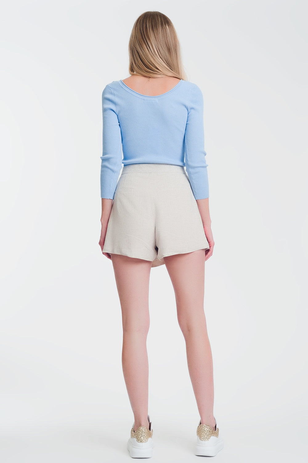 Maglione blu operato con scollo ampio