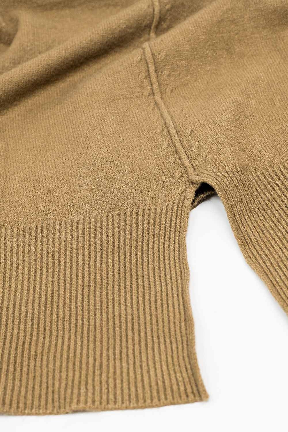 Maglione cammello largo con apertura sul retro