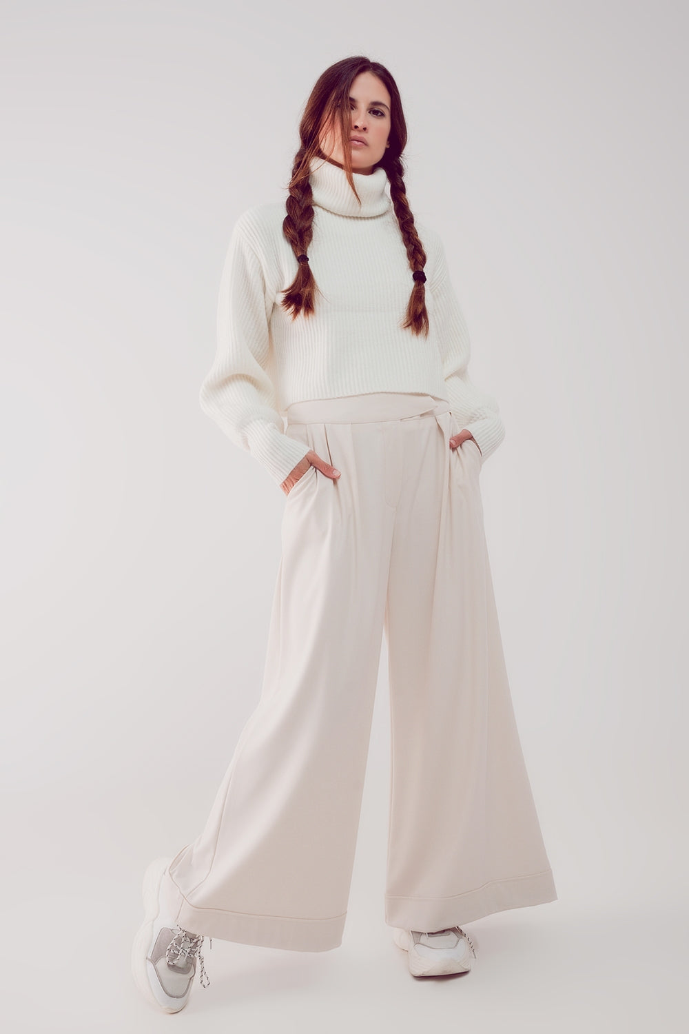 Maglione collo alto con maniche a palloncino color crema