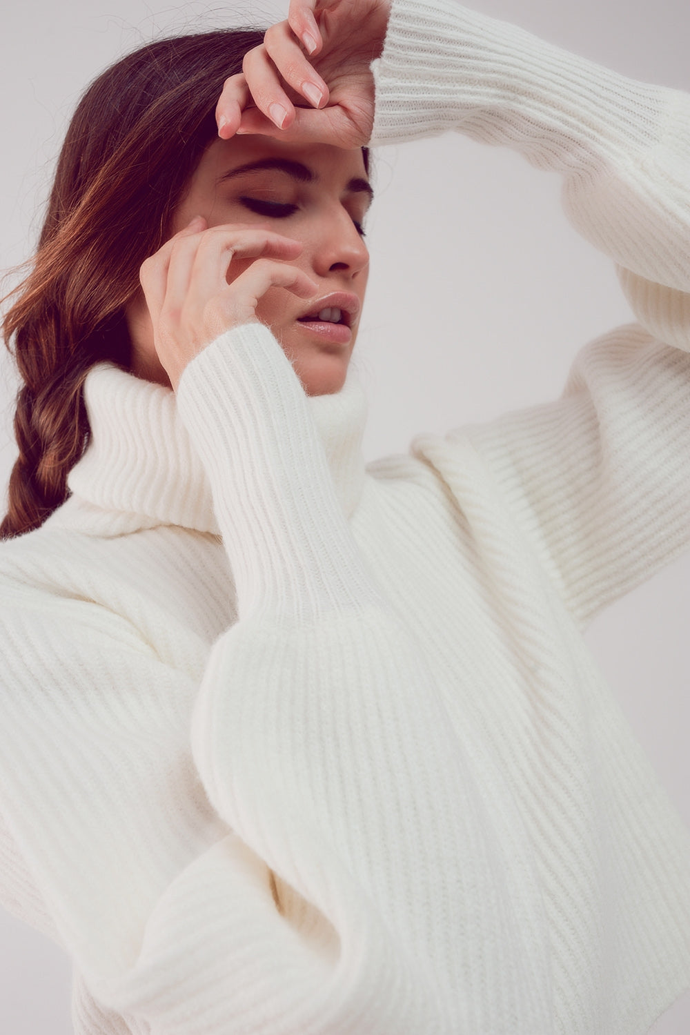 Maglione collo alto con maniche a palloncino color crema