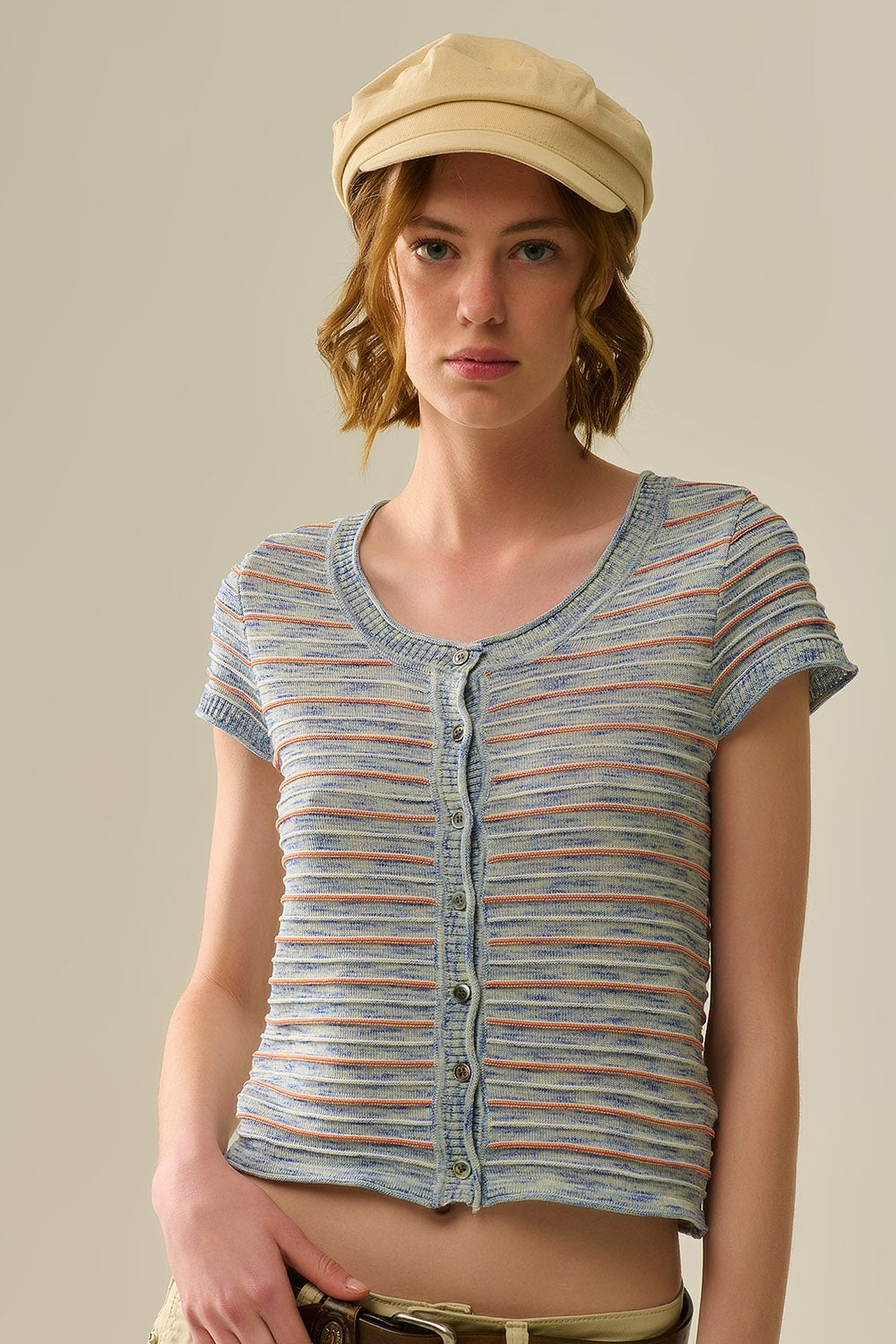 Maglione con bottoni in blu con strisce arancioni