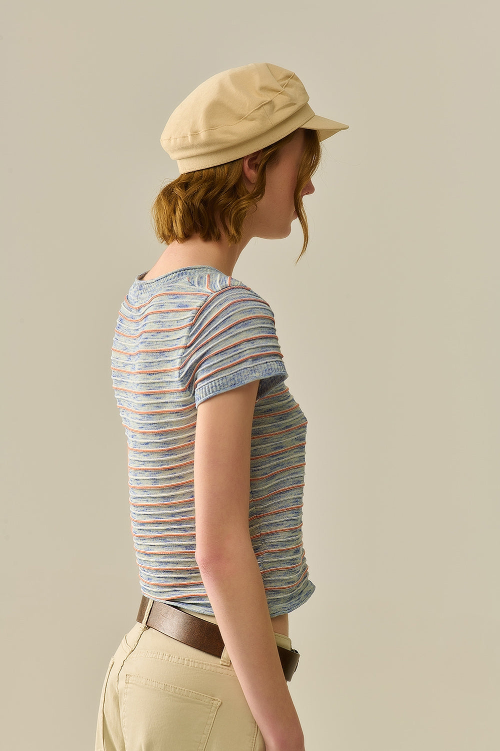 Maglione con bottoni in blu con strisce arancioni