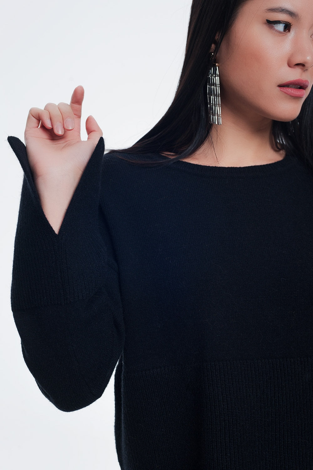 Maglione con dettaglio a coste sulle maniche in nero