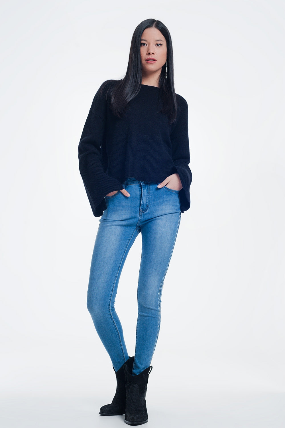 Maglione con dettaglio a coste sulle maniche in nero