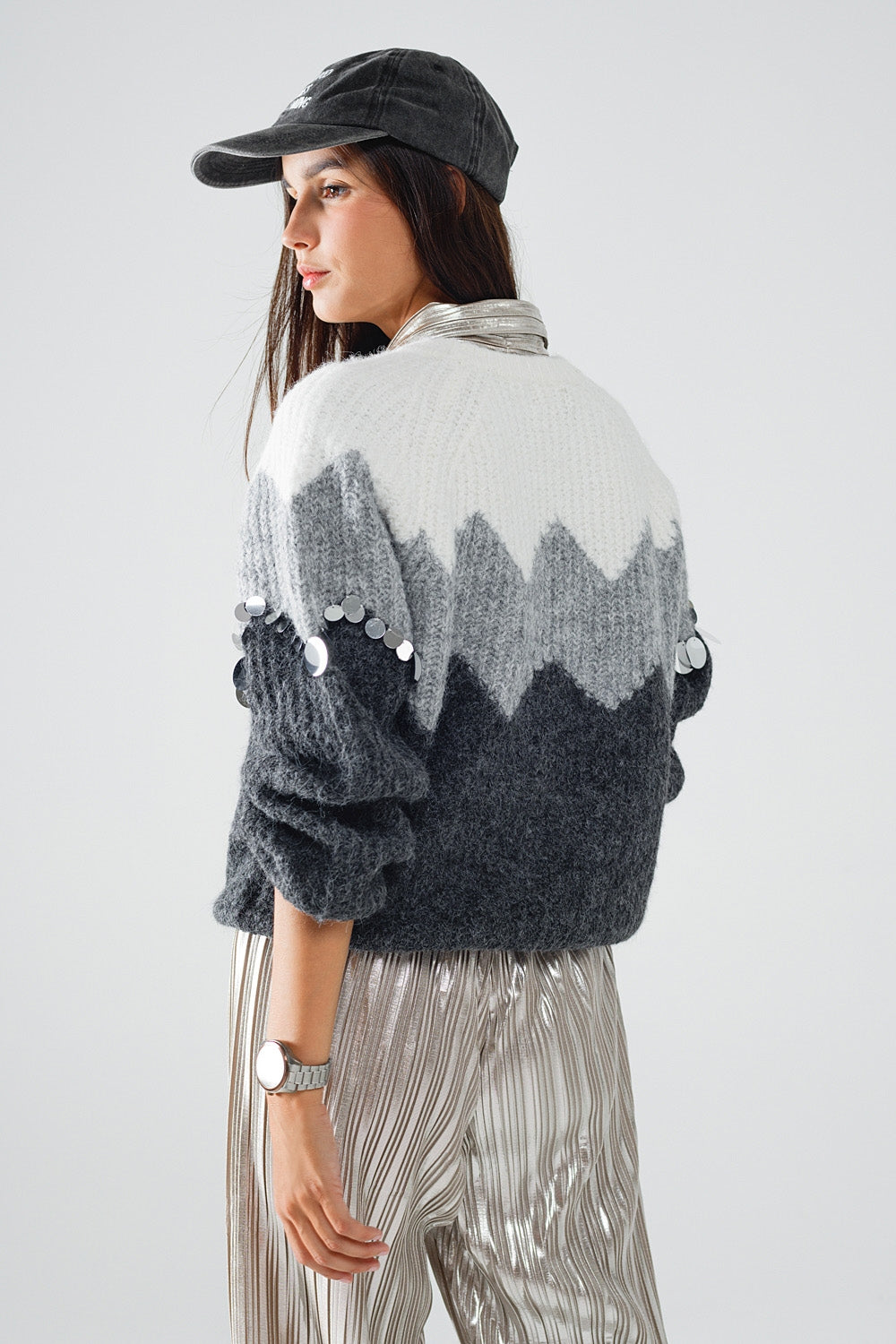Maglione con motivo a spina di pesce e dettagli in paillettes in grigio