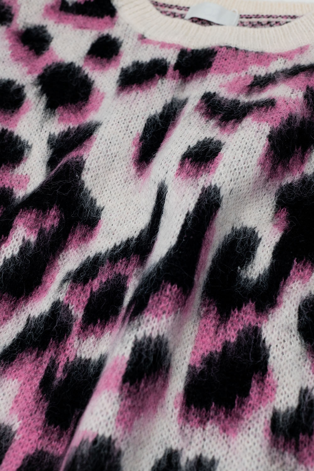 Maglione con motivo animalier in bianco