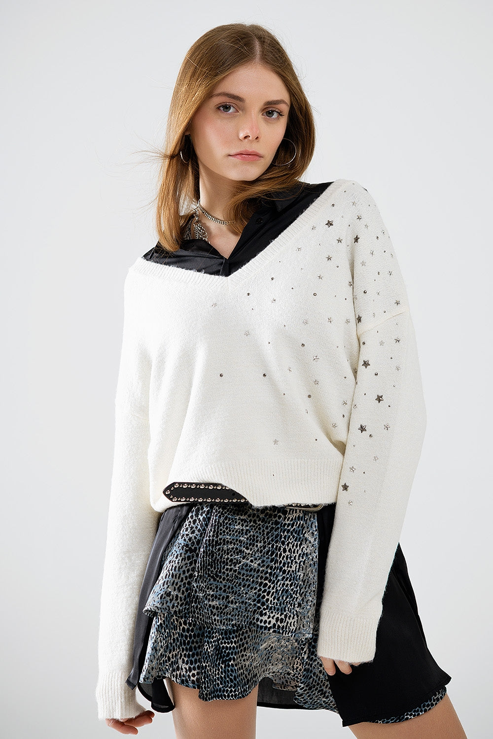 Q2 Maglione con scollo a V impreziosito da stelle metalliche