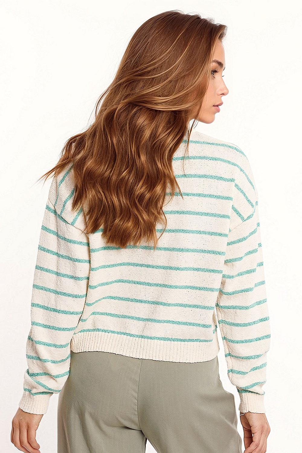 Maglione con spalle scoperte in bianco e strisce verdi