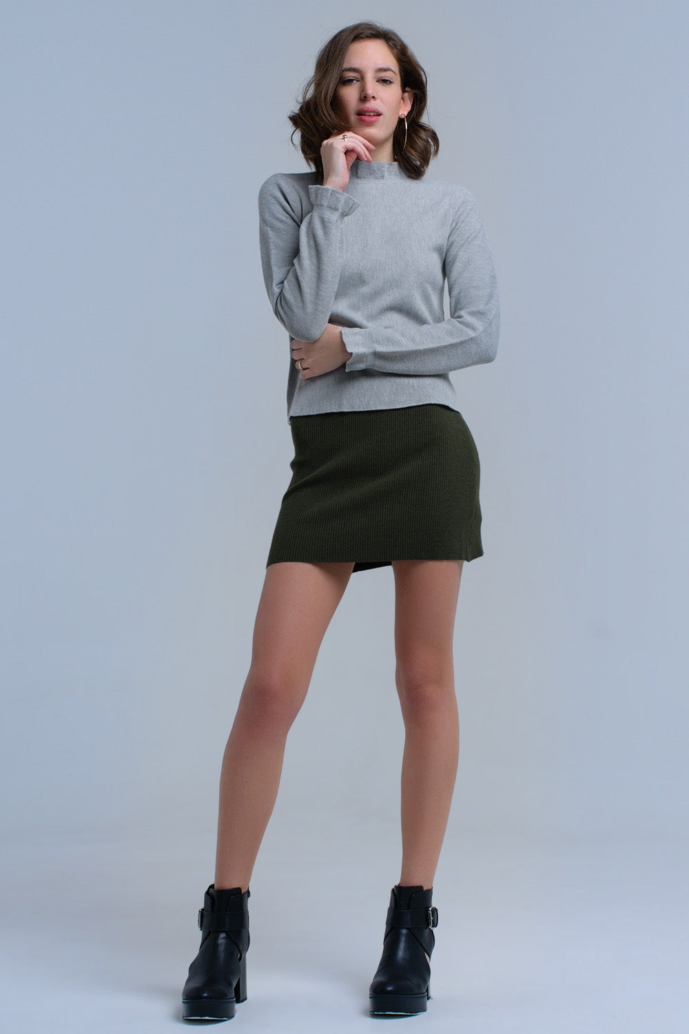 Maglione con volant di colore grigio