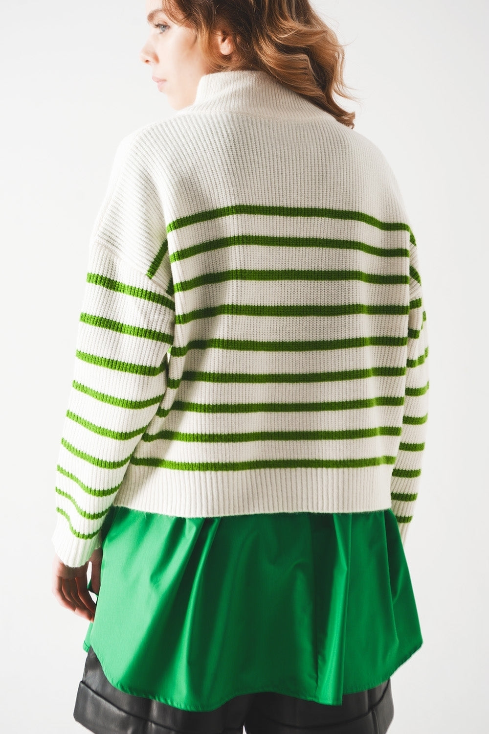 Maglione con zip a righe con dettaglio sul collo in verde