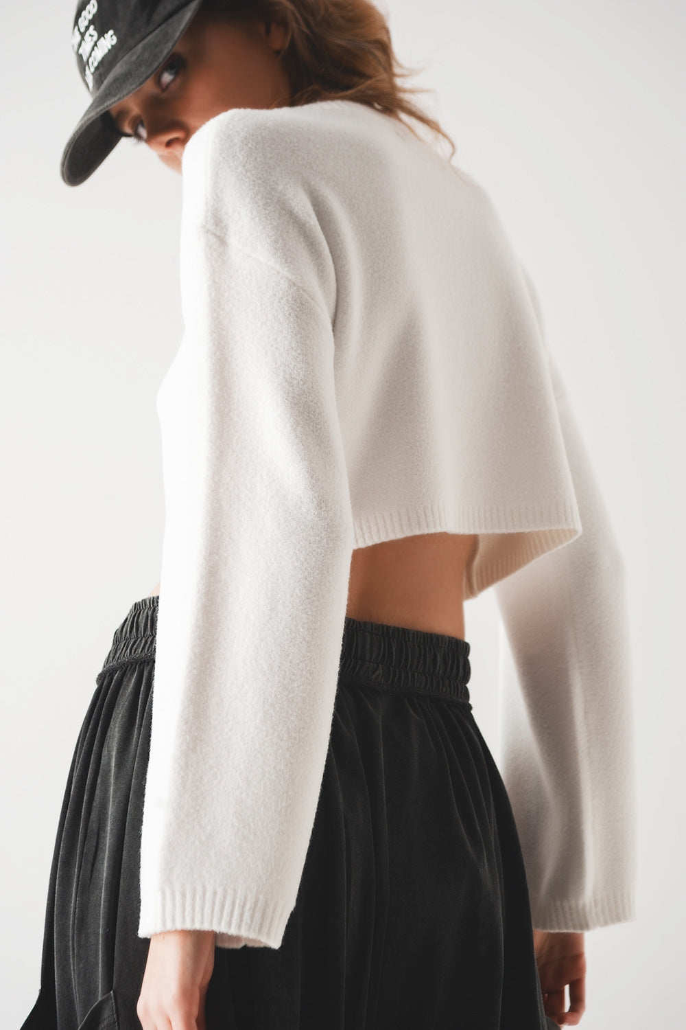 Maglione corto color crema in maglia soffice