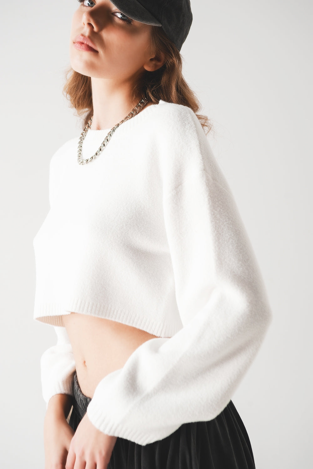Maglione corto color crema in maglia soffice