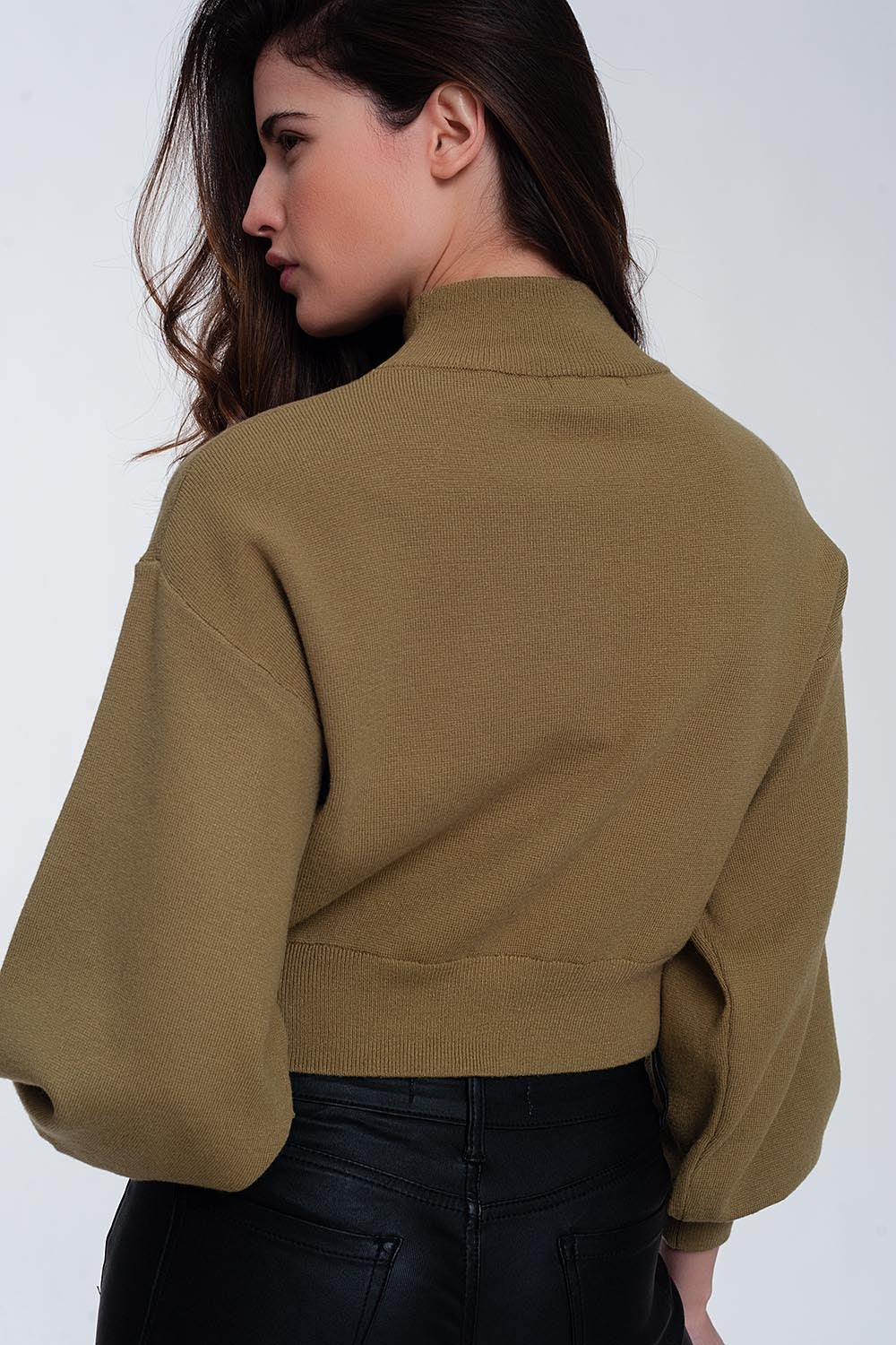Maglione corto con collo a imbuto verde