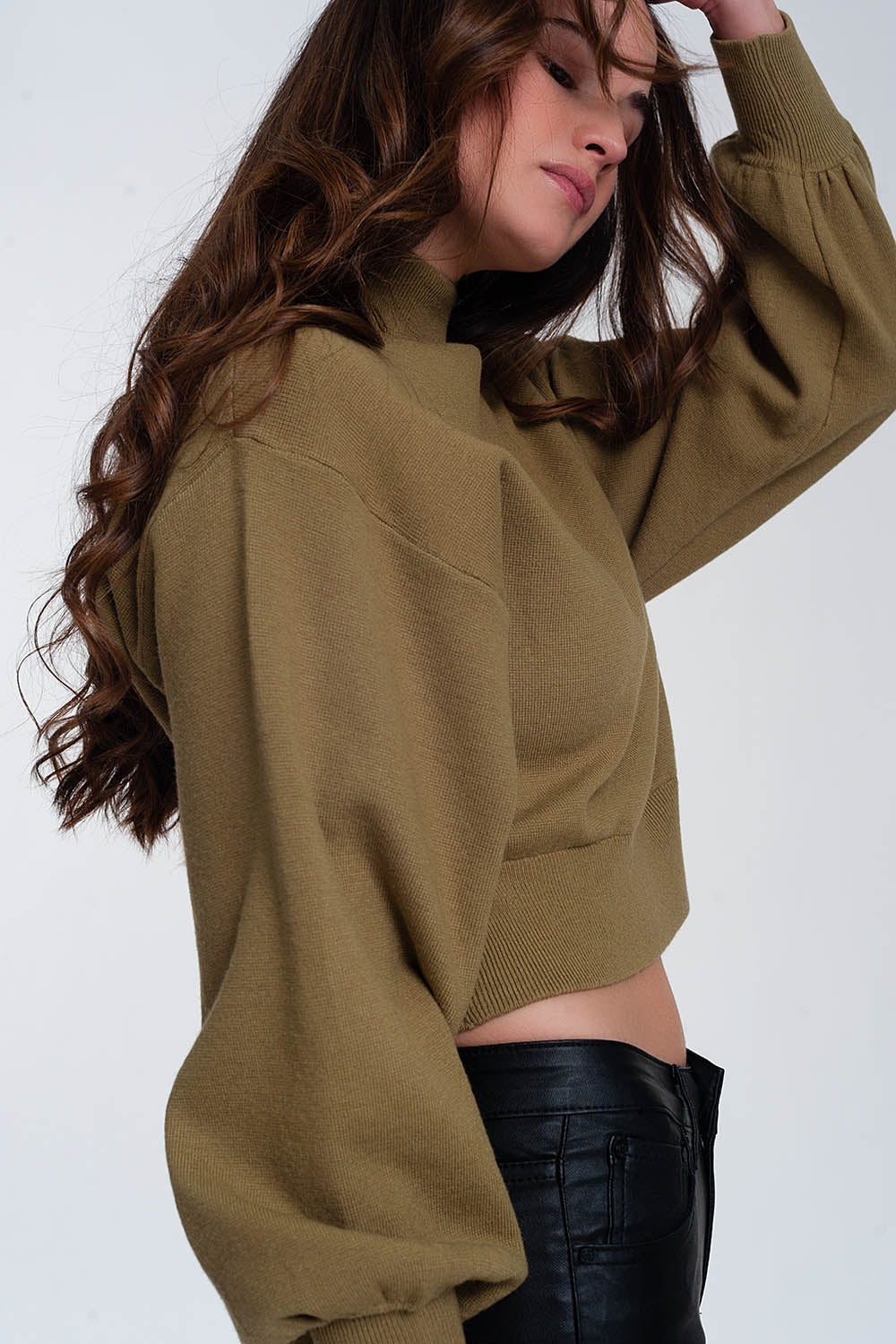 Maglione corto con collo a imbuto verde