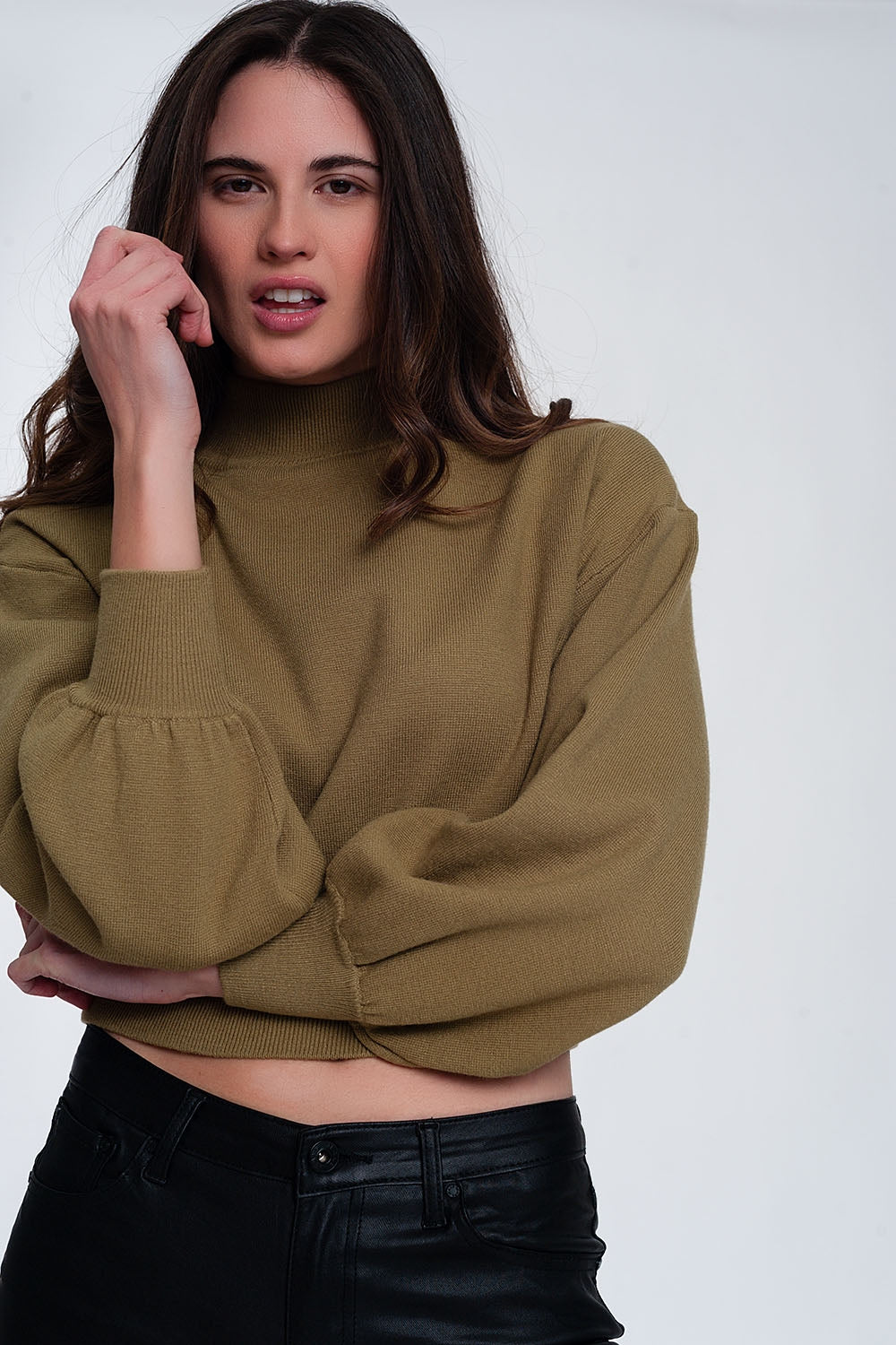 Maglione corto con collo a imbuto verde