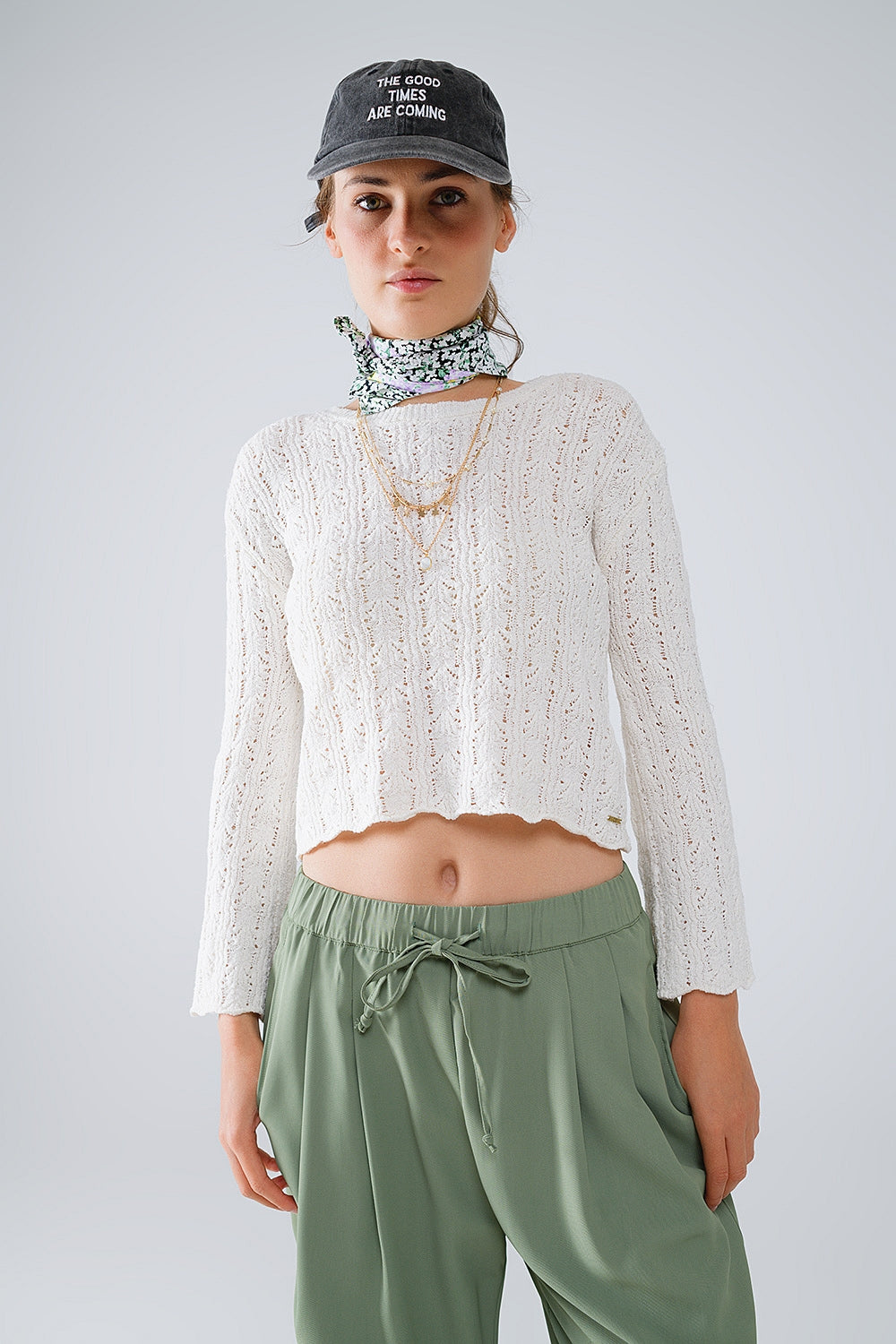 Maglione crema con maniche svasate