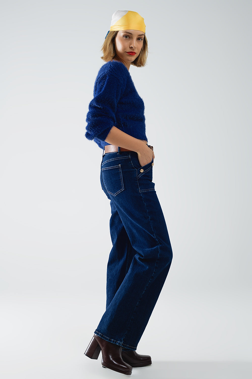maglione cropped in blu marino aderente in vita