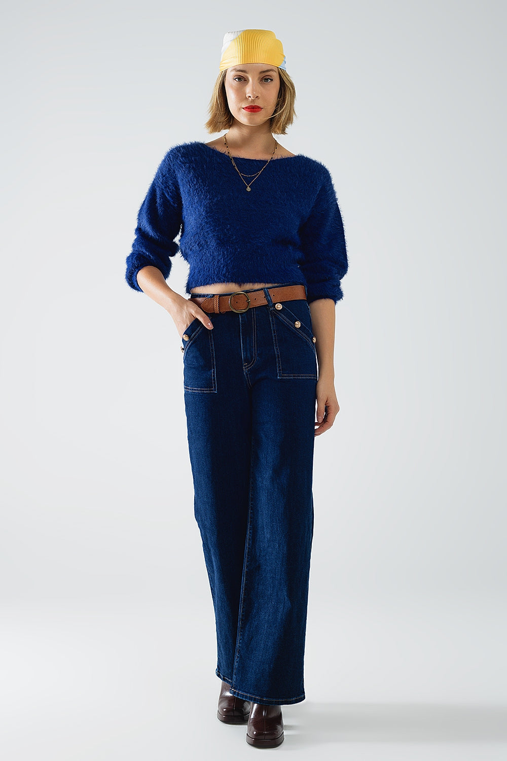 maglione cropped in blu marino aderente in vita
