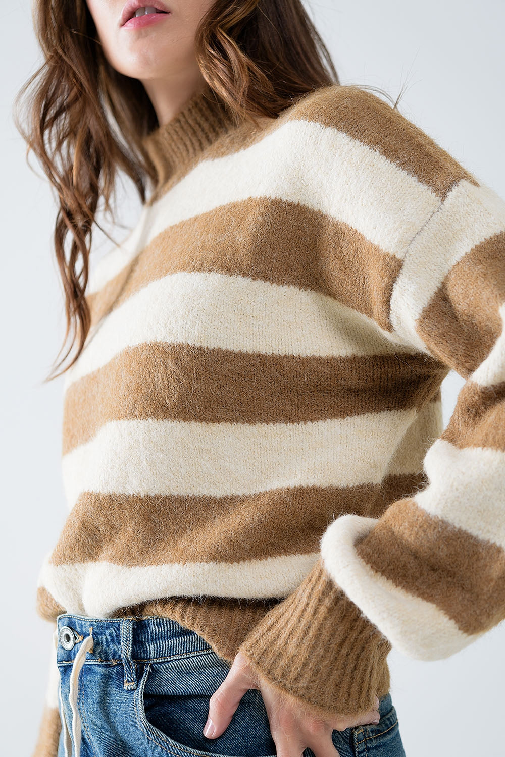 Maglione dolcevita a righe beige