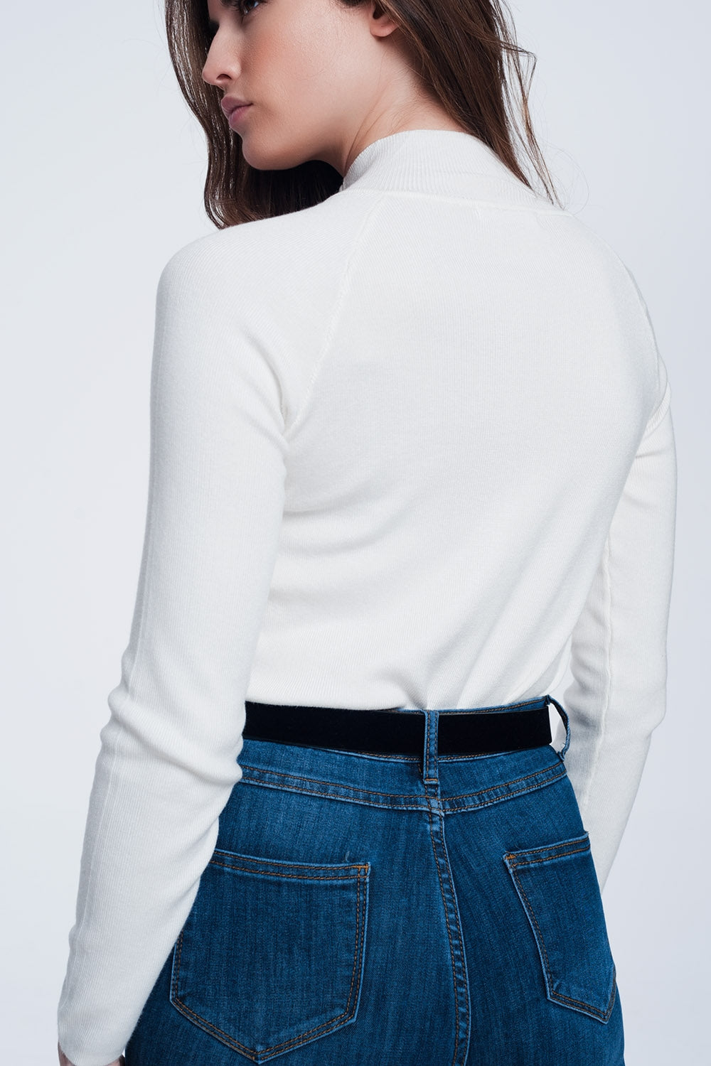 Maglione dolcevita crema con bottoni oro