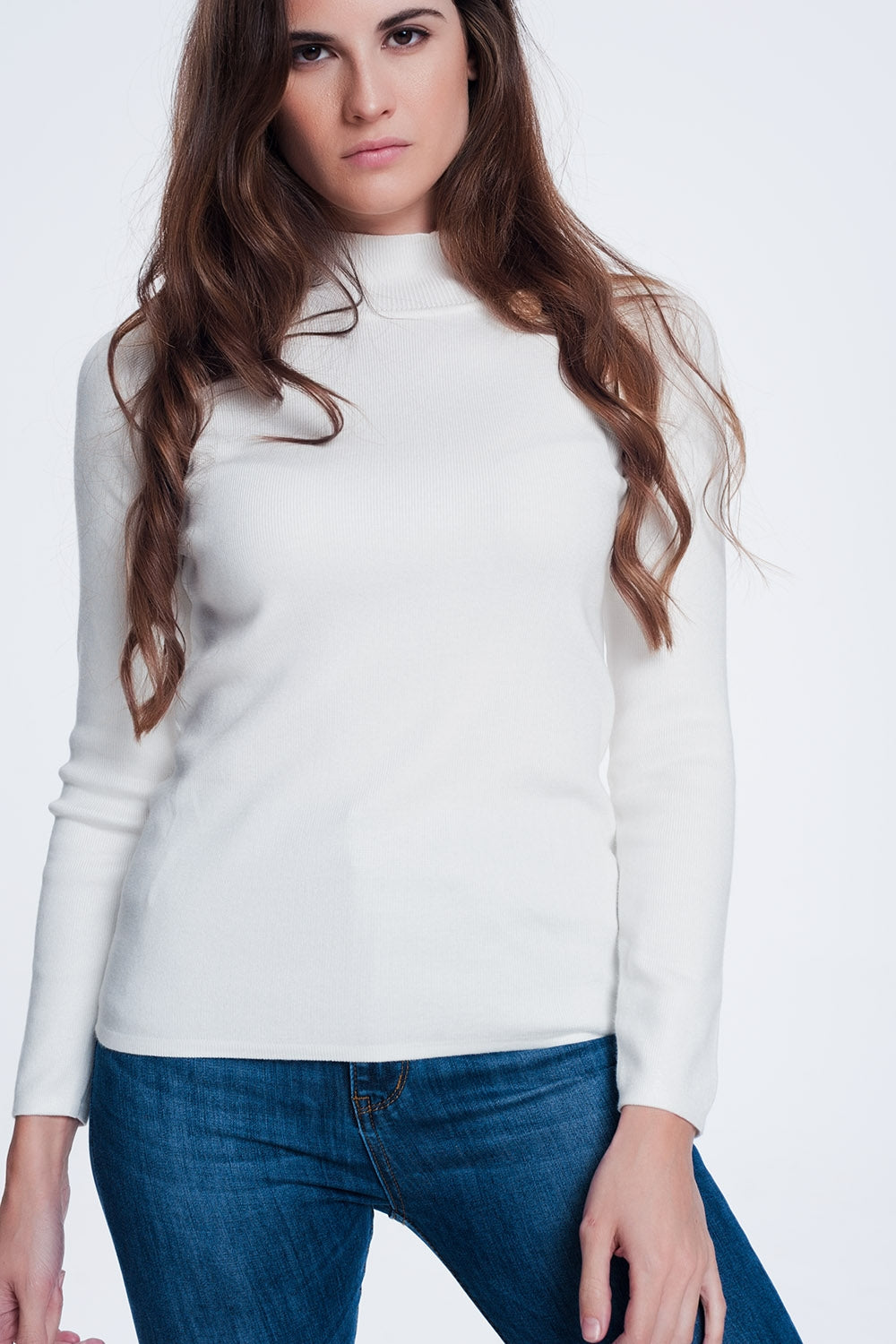 Maglione dolcevita crema con bottoni oro