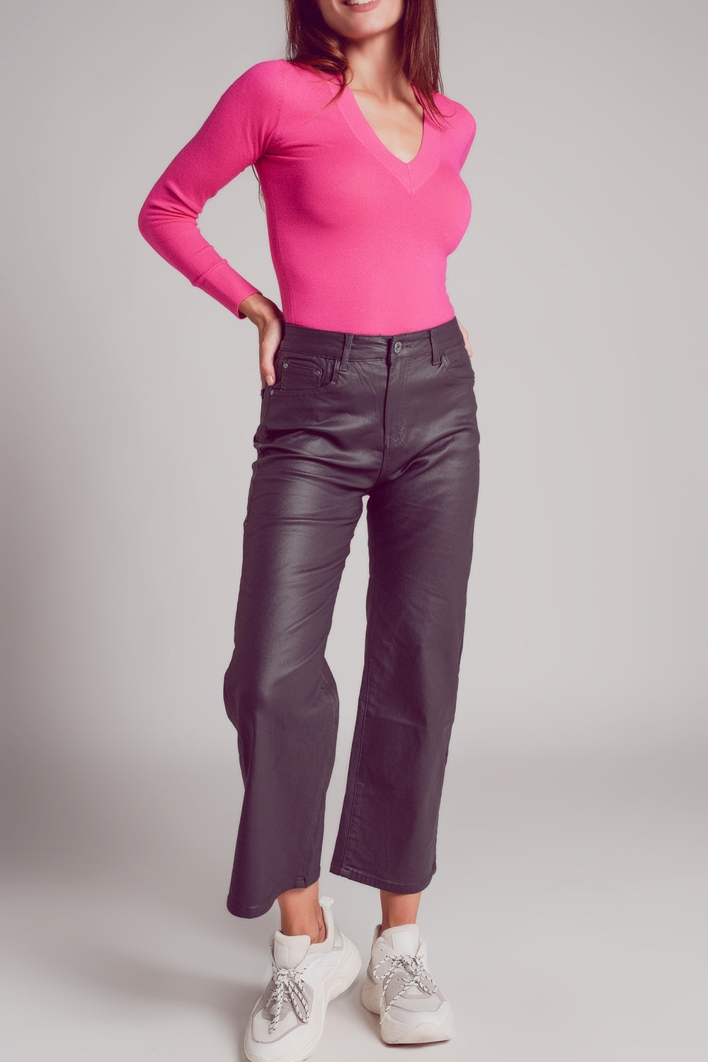 Maglione fucsia in maglia fine con scollo a V