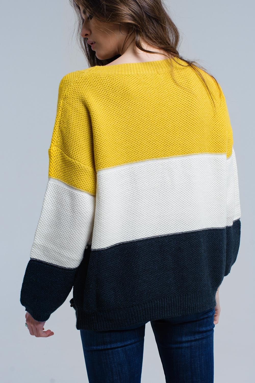 Maglione giallo a maglia con perle