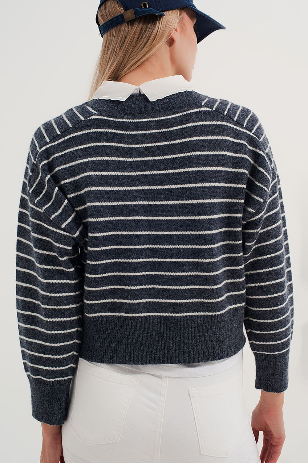 Maglione girocollo a righe blu e bianche