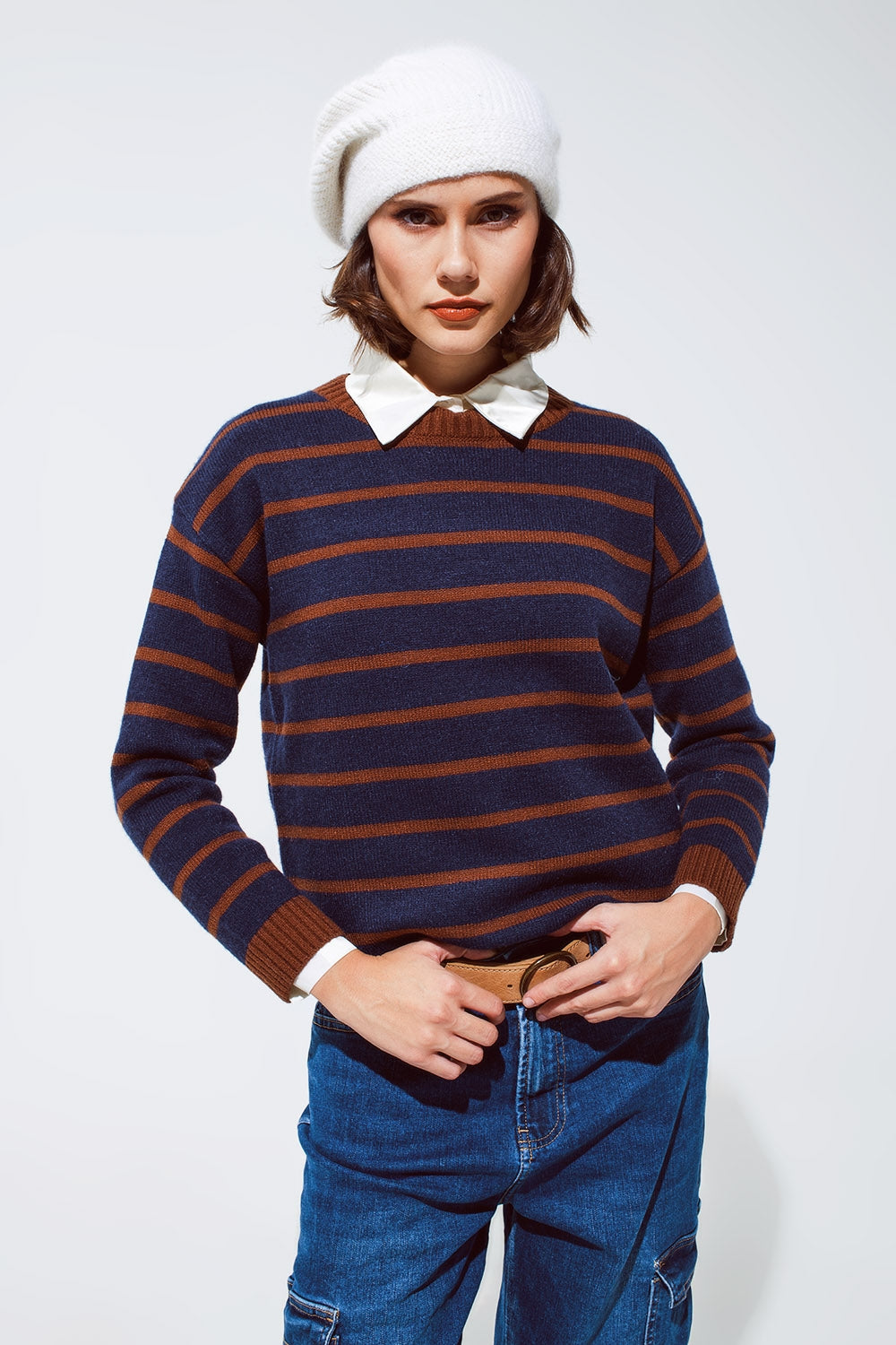 Q2 Maglione girocollo a righe in blu e arancio ruggine