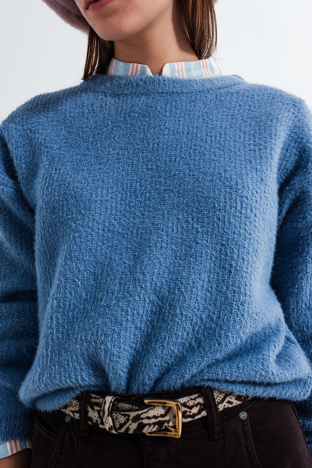 Maglione girocollo in filato morbido color blu a coste