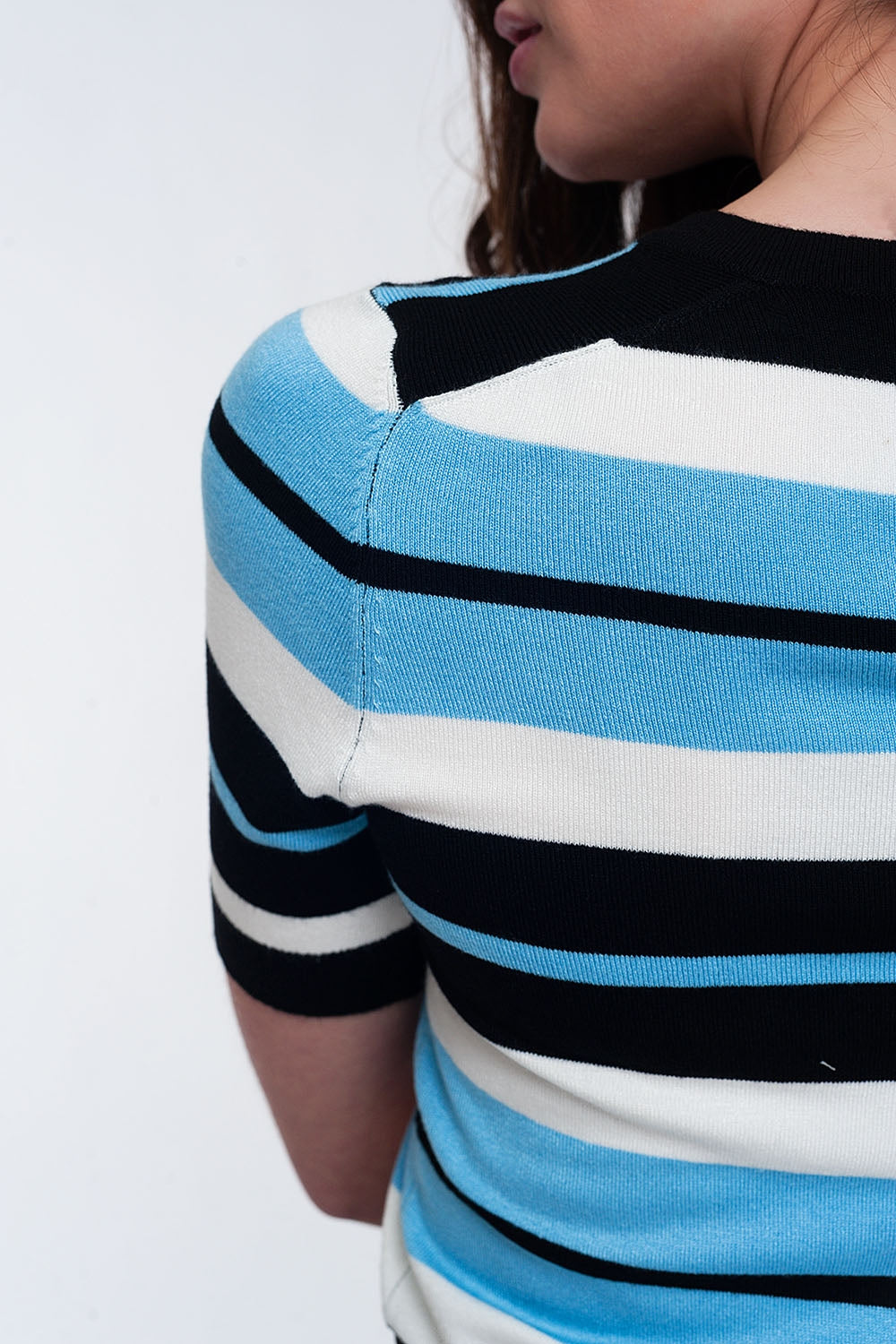 Maglione girocollo squadrato multi righe blu