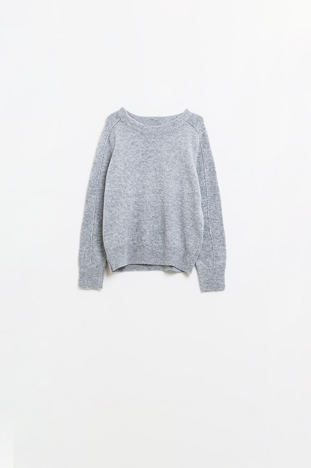 Q2 Maglione grigio a girocollo con dettaglio di cucitura sulla manica