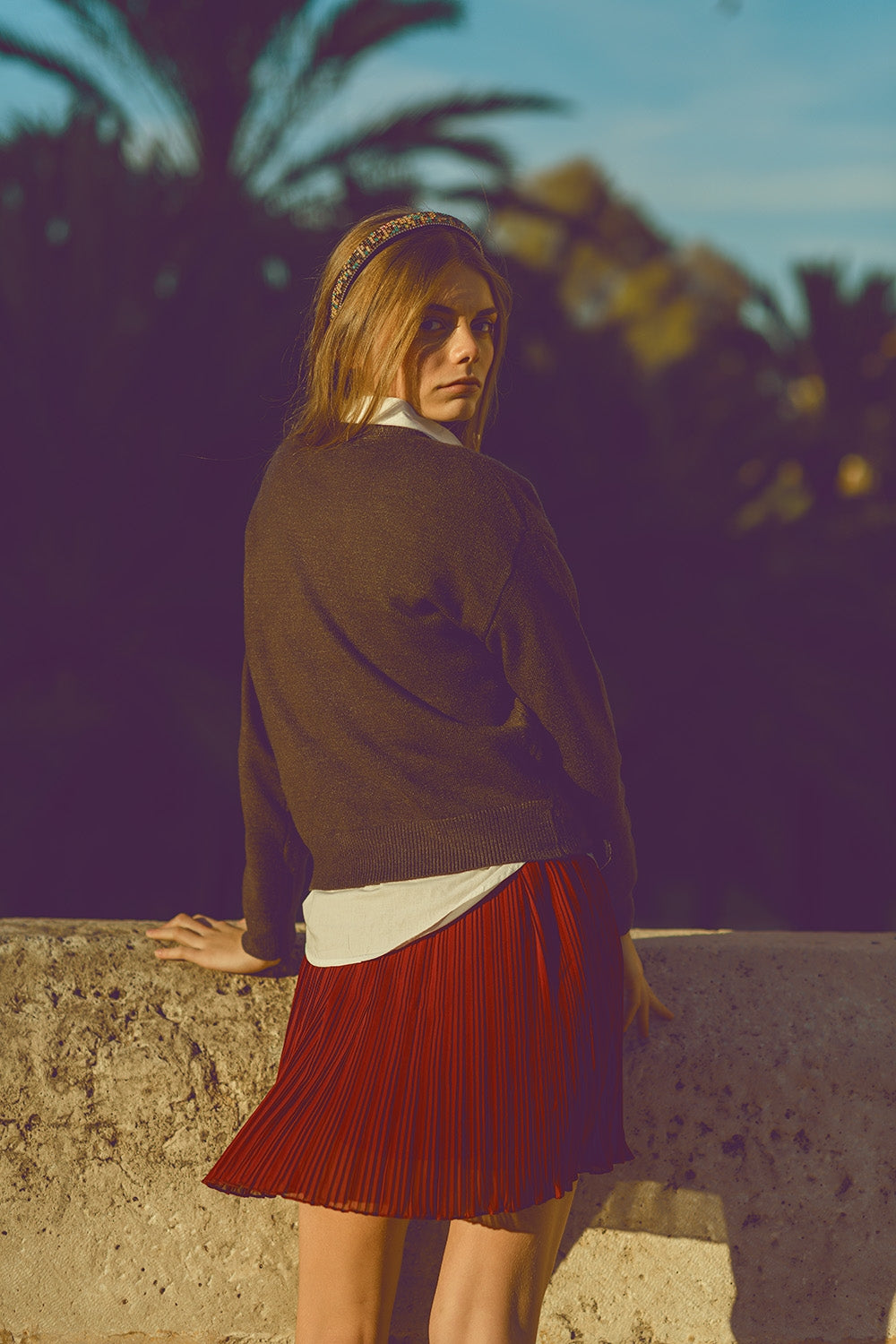 maglione grigio carbone con dettaglio cuore rosso