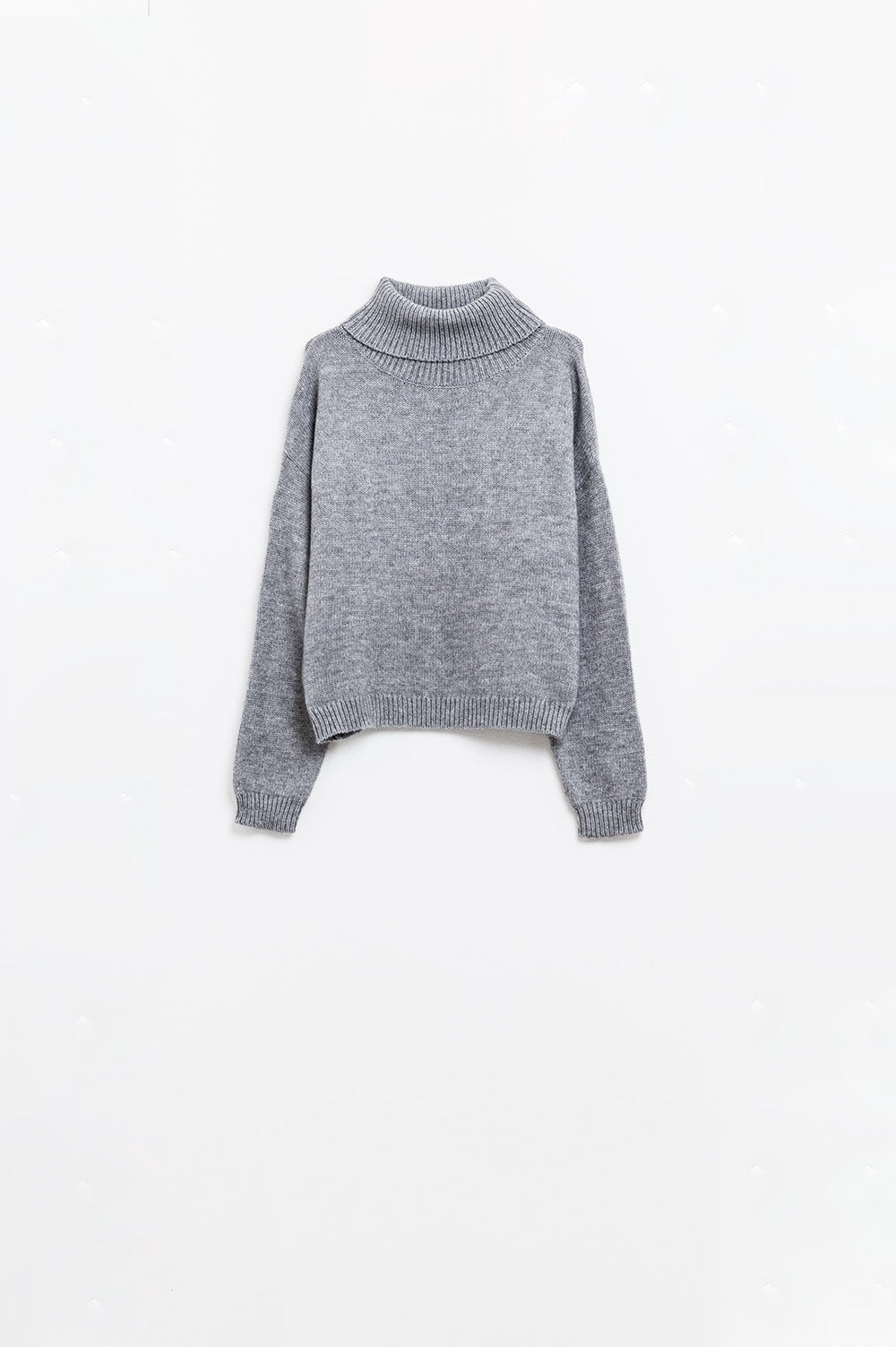 Maglione grigio con maniche scese