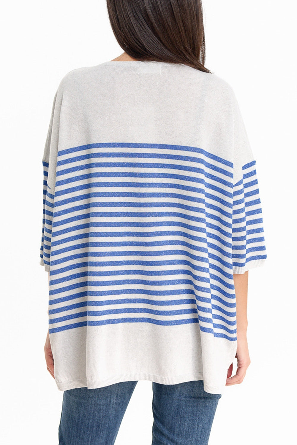 Maglione grigio con strisce blu e scollo a V