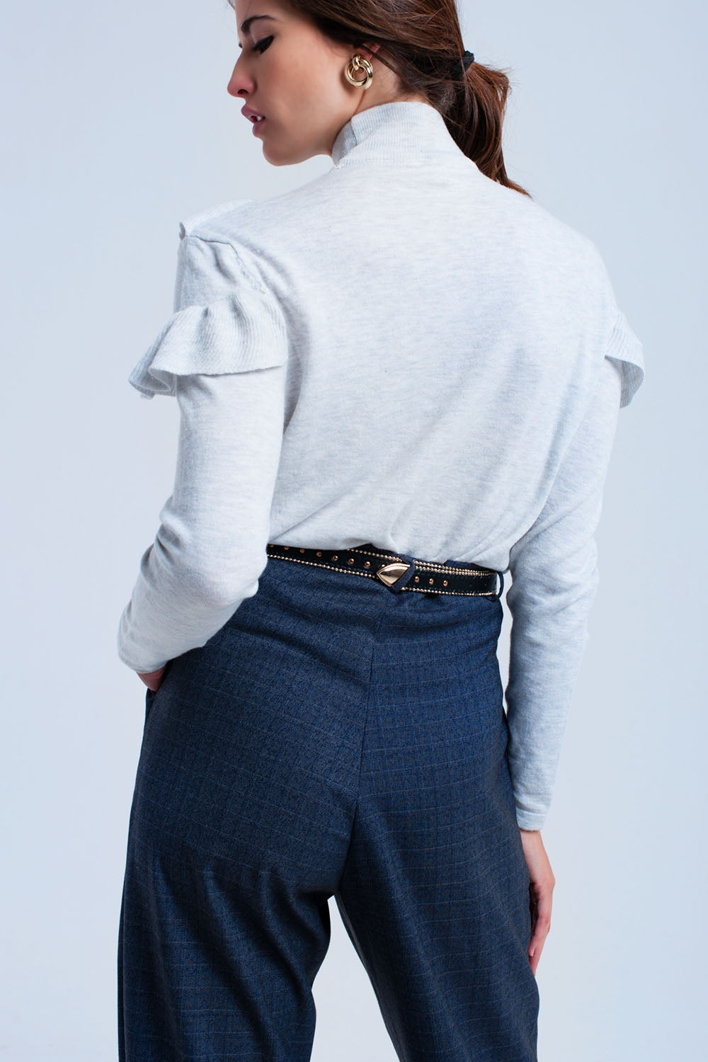 Maglione grigio con volant