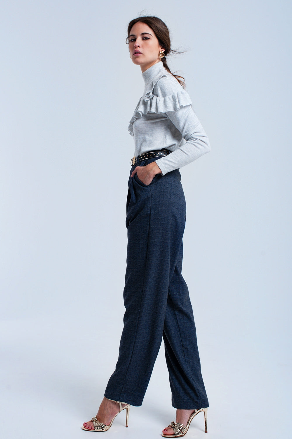 Maglione grigio con volant